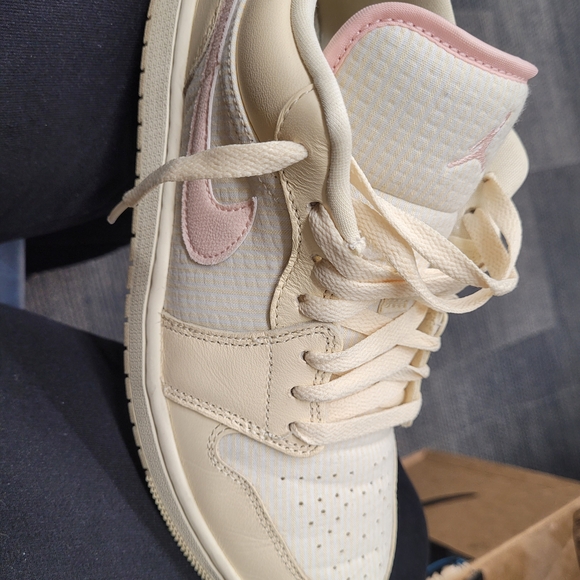 Jordan Cream and Pink Women's Sneakers - Picture 2 of 10